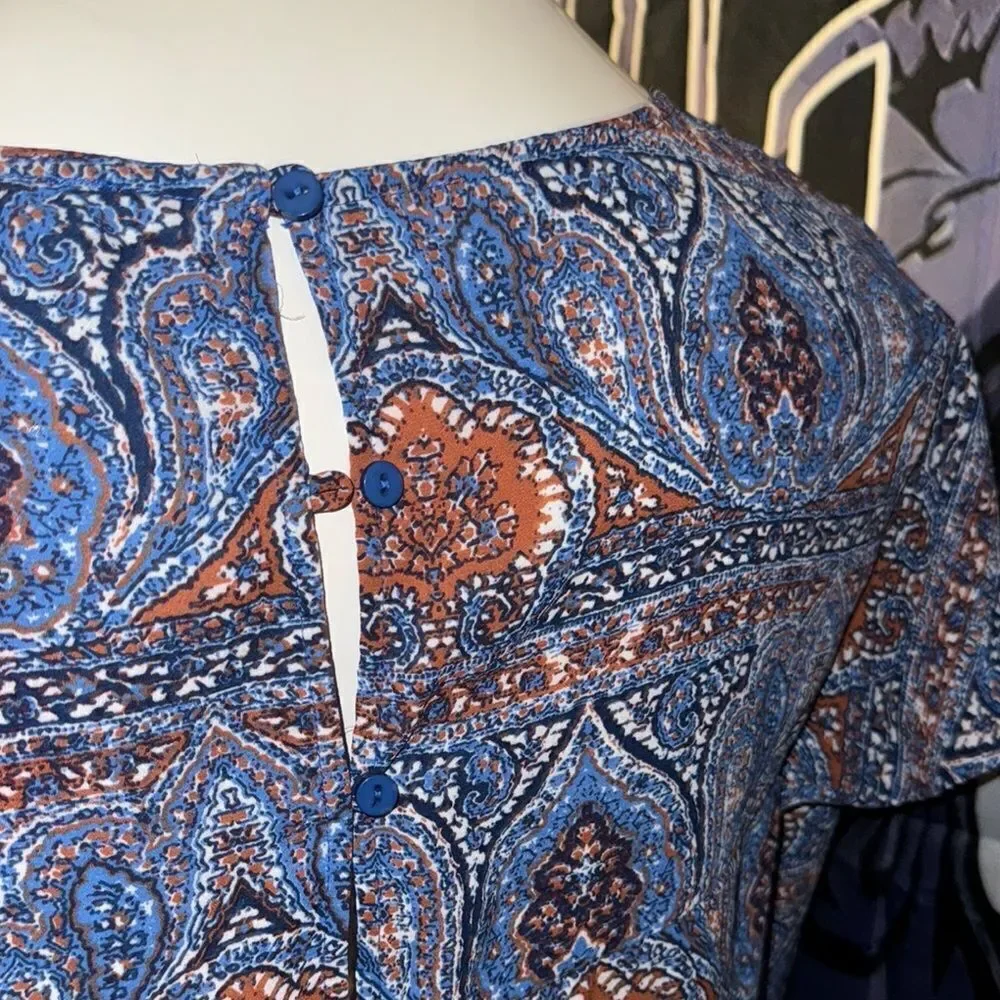 JACK bb Dakota
Eat Slay Love Printed Top flare sleeve blue & rust - Picture 5 of 10